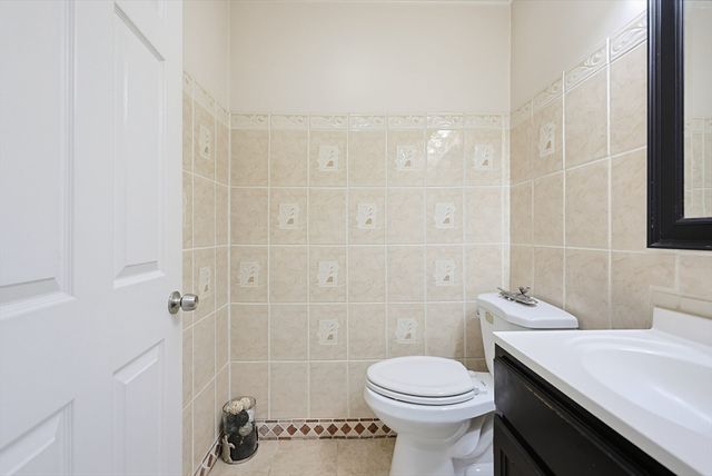 2 Mayflower Circle, Shrewsbury, MA 01545