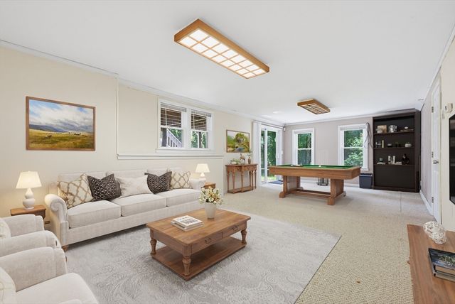 2 Mayflower Circle, Shrewsbury, MA 01545