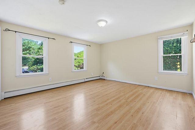 2 Mayflower Circle, Shrewsbury, MA 01545