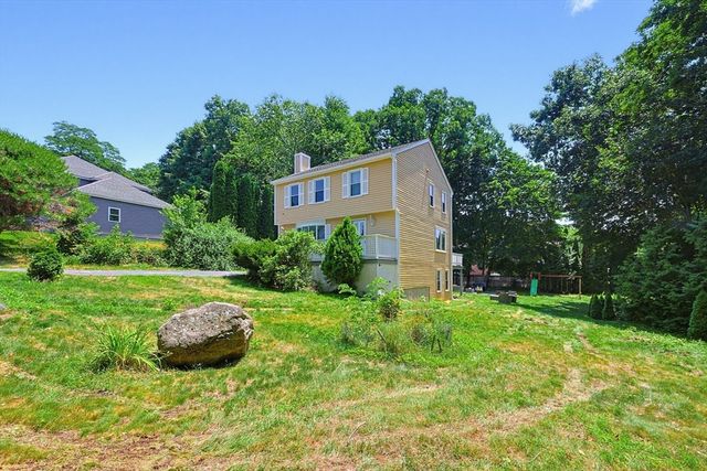 2 Mayflower Circle, Shrewsbury, MA 01545