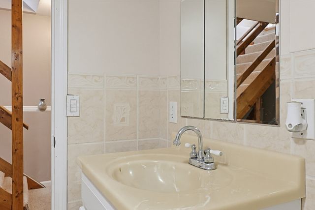 2 Mayflower Circle, Shrewsbury, MA 01545