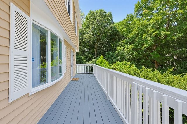 2 Mayflower Circle, Shrewsbury, MA 01545