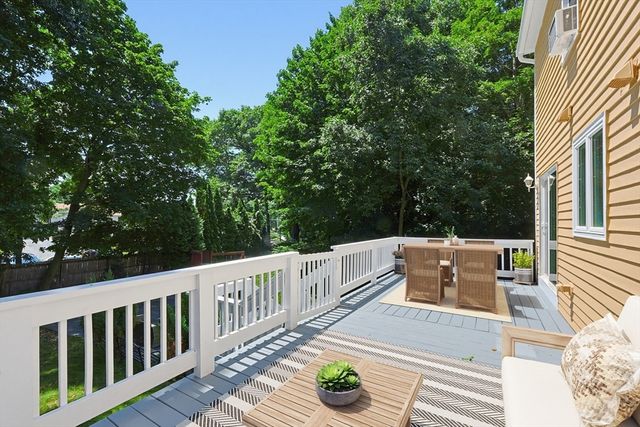 2 Mayflower Circle, Shrewsbury, MA 01545