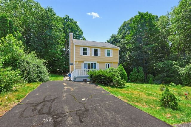 2 Mayflower Circle, Shrewsbury, MA 01545