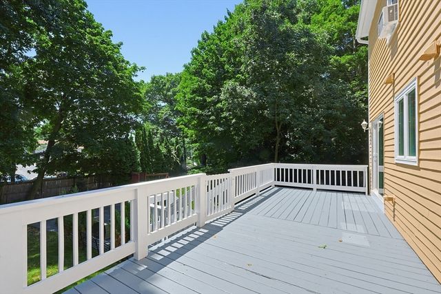 2 Mayflower Circle, Shrewsbury, MA 01545