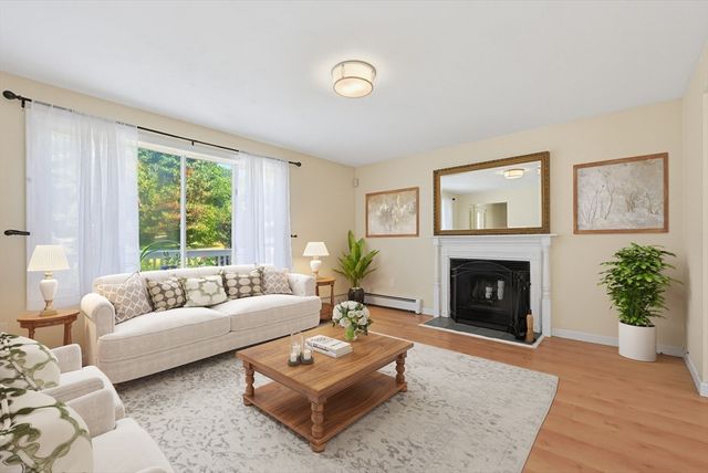 2 Mayflower Circle, Shrewsbury, MA 01545