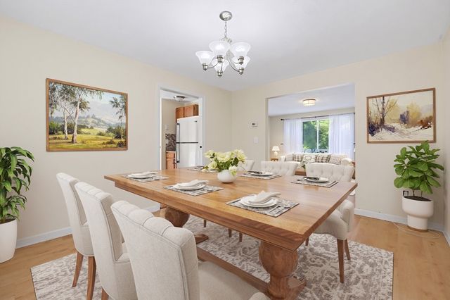 2 Mayflower Circle, Shrewsbury, MA 01545