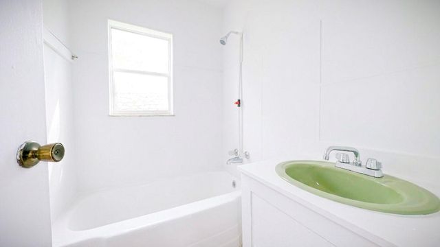909 N Lake Avenue, Eagle Lake, TX 77434
