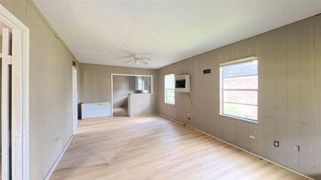 909 N Lake Avenue, Eagle Lake, TX 77434