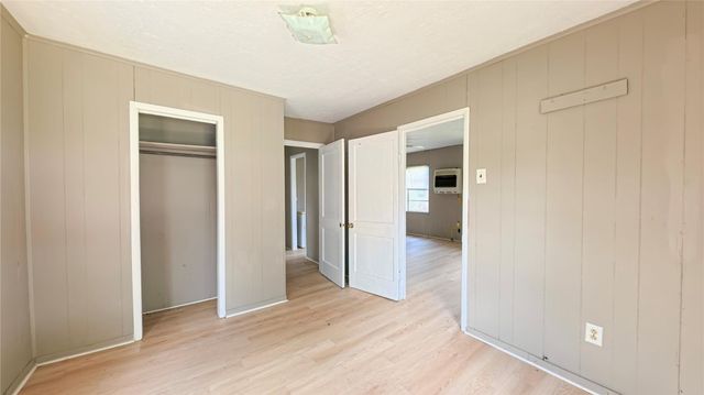 909 N Lake Avenue, Eagle Lake, TX 77434