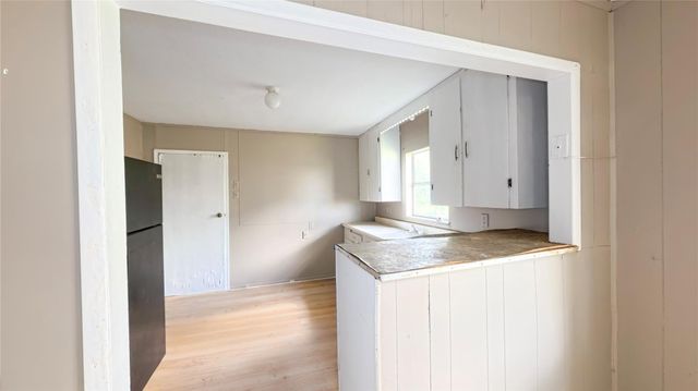 909 N Lake Avenue, Eagle Lake, TX 77434