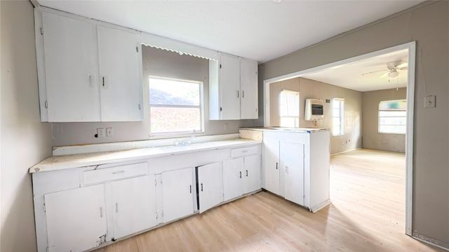 909 N Lake Avenue, Eagle Lake, TX 77434