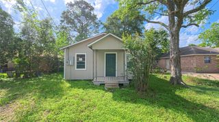 909 N Lake Avenue, Eagle Lake, TX 77434