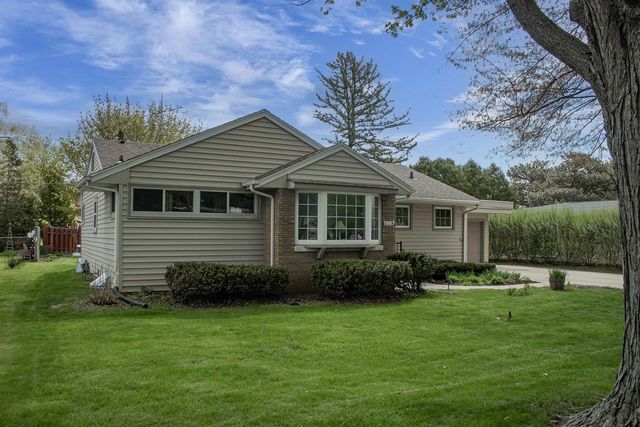 1967 PALISADES DRIVE, Appleton, WI 54915