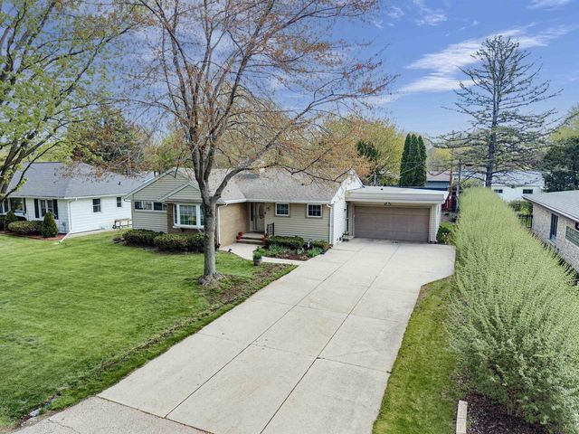 1967 PALISADES DRIVE, Appleton, WI 54915