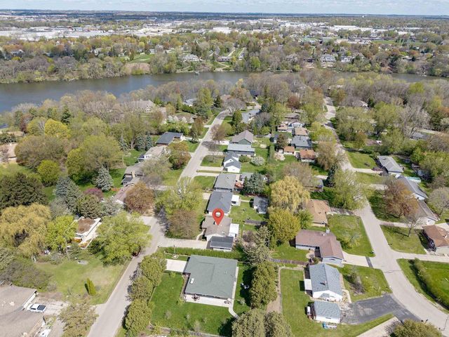 1967 PALISADES DRIVE, Appleton, WI 54915
