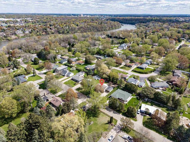 1967 PALISADES DRIVE, Appleton, WI 54915