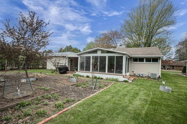 1967 PALISADES DRIVE, Appleton, WI 54915