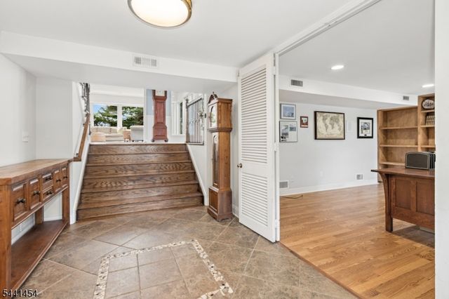 1179 Blazo Ter, Mountainside Boro, NJ 07092