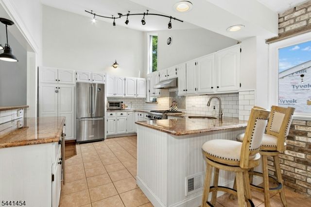 1179 Blazo Ter, Mountainside Boro, NJ 07092