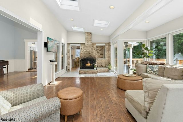 1179 Blazo Ter, Mountainside Boro, NJ 07092