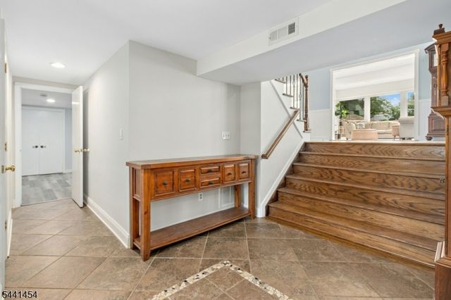 1179 Blazo Ter, Mountainside Boro, NJ 07092