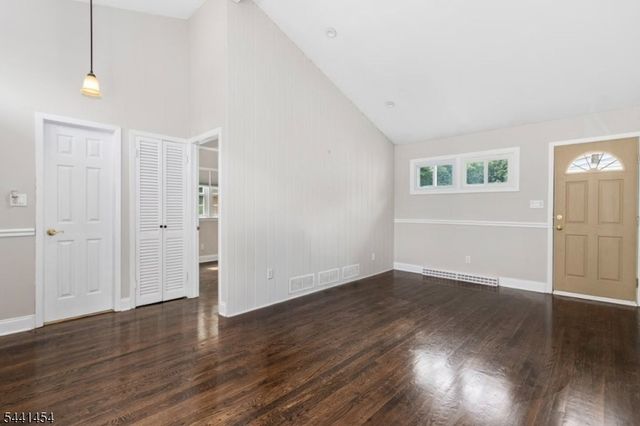 1179 Blazo Ter, Mountainside Boro, NJ 07092