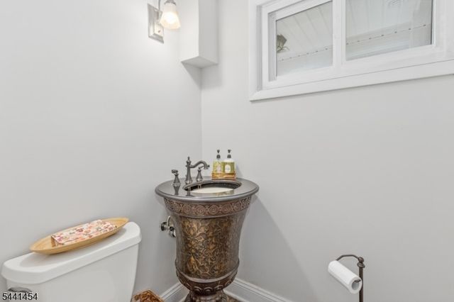 1179 Blazo Ter, Mountainside Boro, NJ 07092
