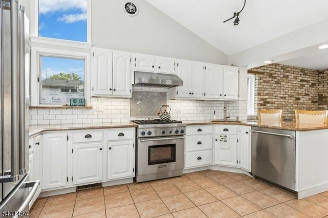1179 Blazo Ter, Mountainside Boro, NJ 07092