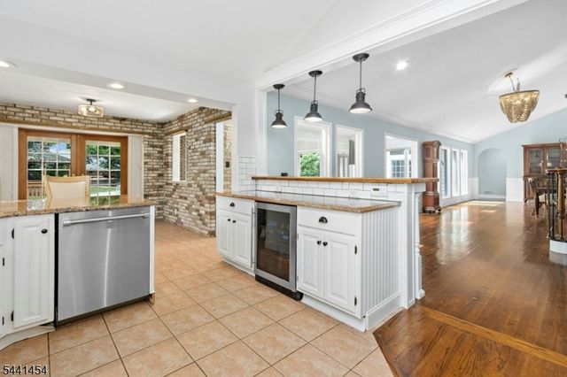 1179 Blazo Ter, Mountainside Boro, NJ 07092