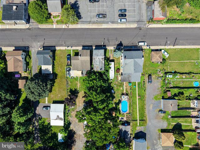 21 S 9TH ST, Quakertown, PA 18951