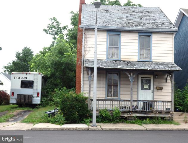 21 S 9TH ST, Quakertown, PA 18951