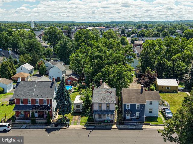 21 S 9TH ST, Quakertown, PA 18951