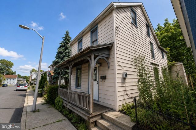 21 S 9TH ST, Quakertown, PA 18951