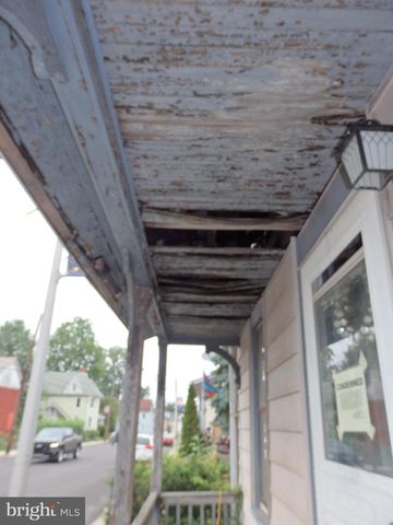 21 S 9TH ST, Quakertown, PA 18951