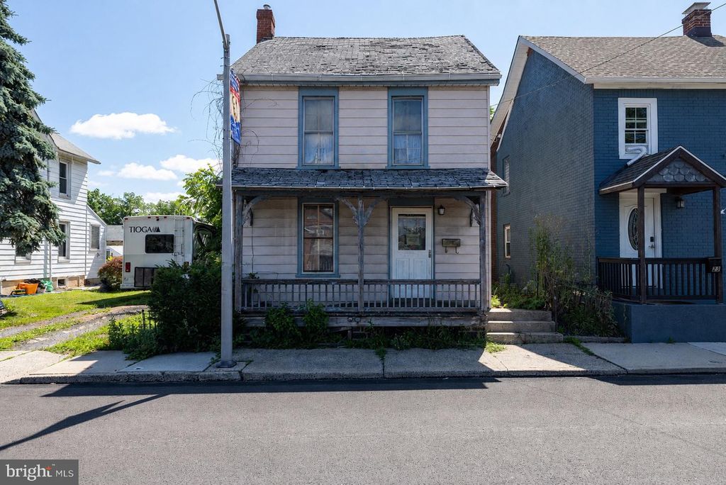 21 S 9TH ST, Quakertown, PA 18951