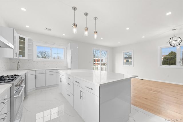 383 Franklin Avenue, Hewlett, NY 11557