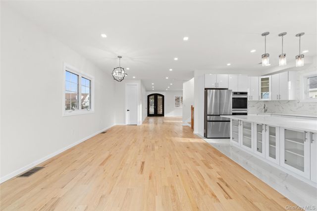 383 Franklin Avenue, Hewlett, NY 11557