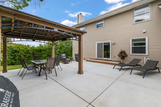 W301S2613 Jenna LANE, Waukesha, WI 53188