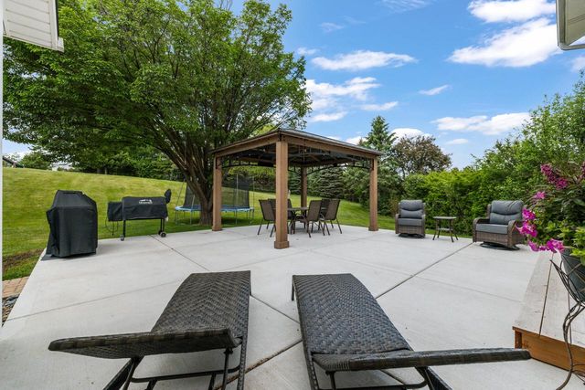 W301S2613 Jenna LANE, Waukesha, WI 53188