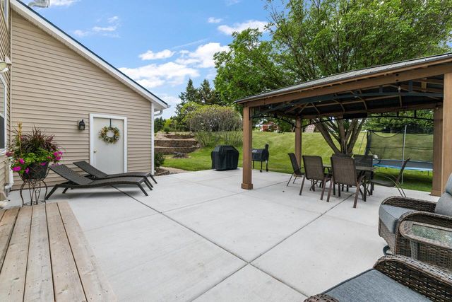 W301S2613 Jenna LANE, Waukesha, WI 53188