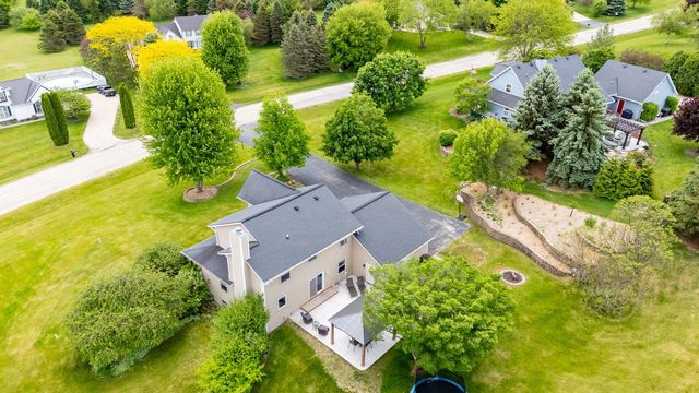 W301S2613 Jenna LANE, Waukesha, WI 53188