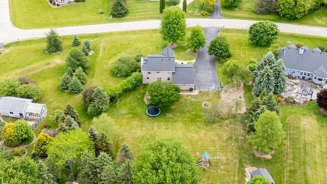 W301S2613 Jenna LANE, Waukesha, WI 53188