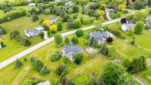 W301S2613 Jenna LANE, Waukesha, WI 53188