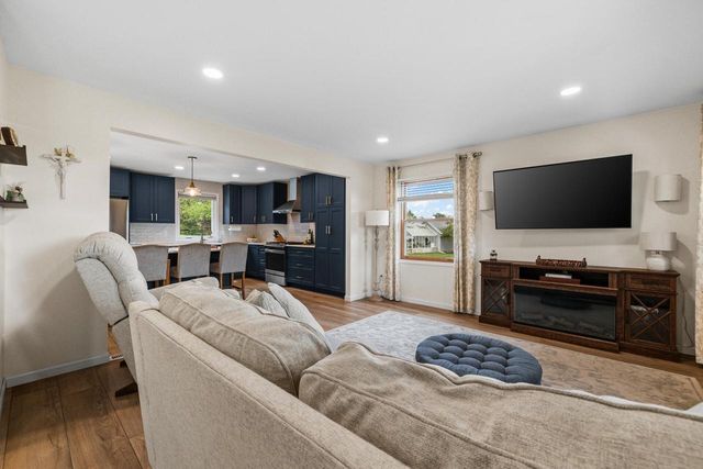 W301S2613 Jenna LANE, Waukesha, WI 53188