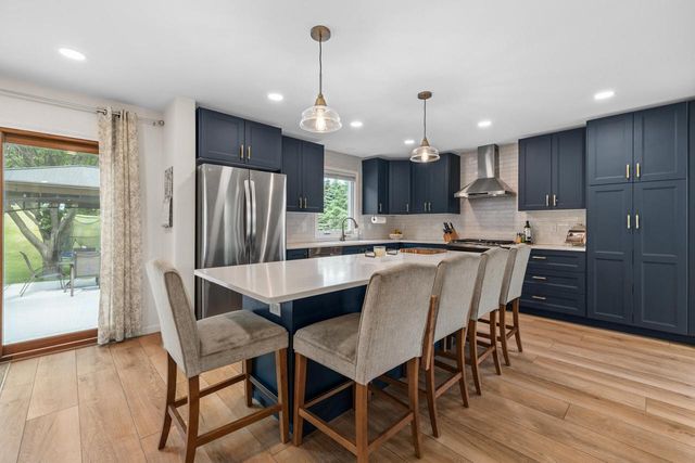 W301S2613 Jenna LANE, Waukesha, WI 53188