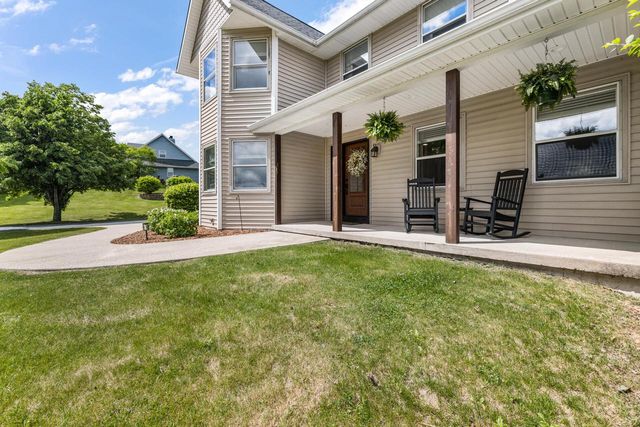 W301S2613 Jenna LANE, Waukesha, WI 53188