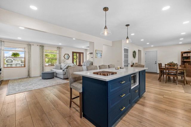 W301S2613 Jenna LANE, Waukesha, WI 53188