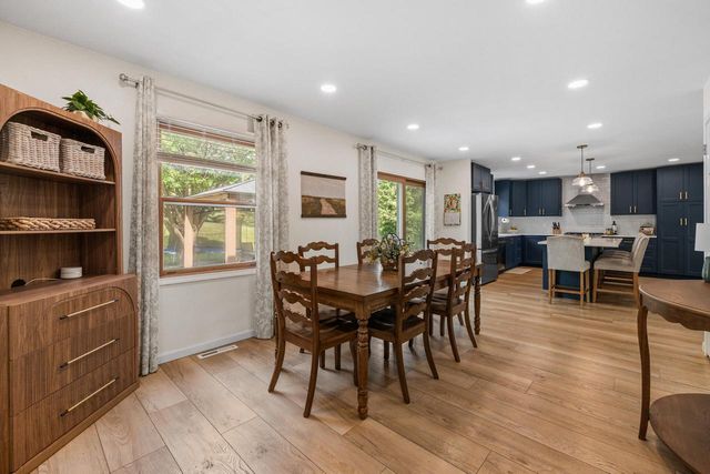 W301S2613 Jenna LANE, Waukesha, WI 53188