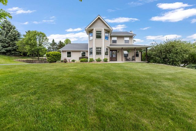 W301S2613 Jenna LANE, Waukesha, WI 53188